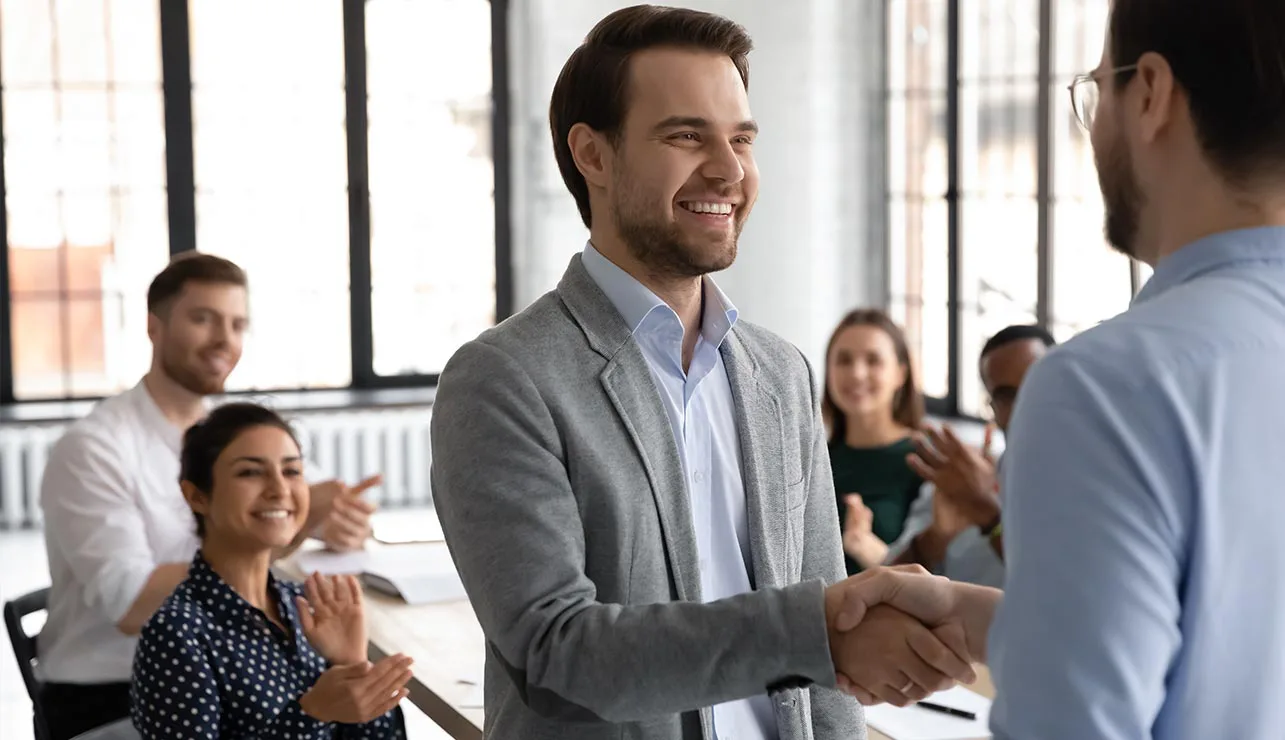 Estimula el compromiso y la lealtad