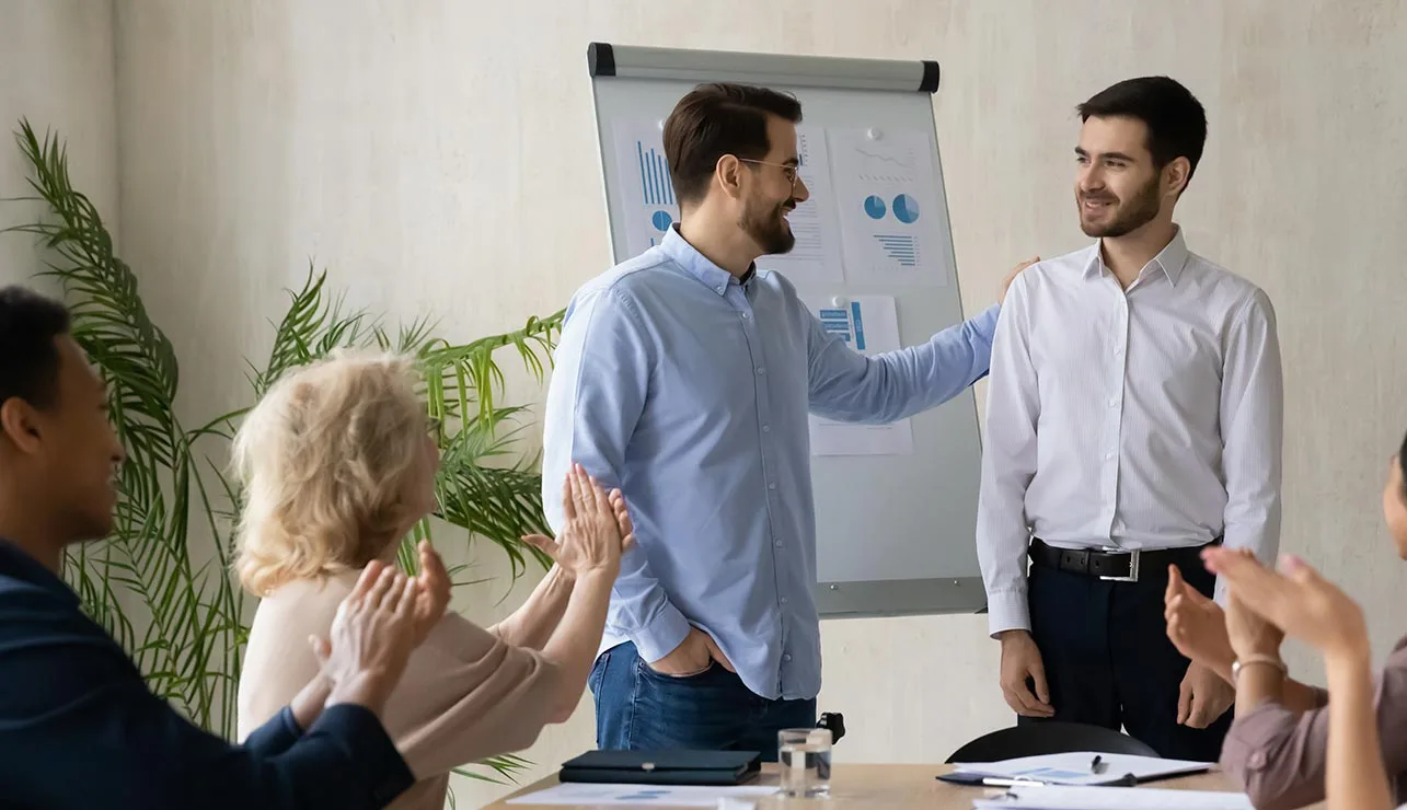 Incentiva y fomenta el liderazgo